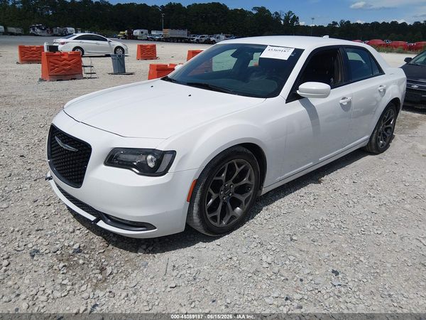 2015 CHRYSLER 300 — I2