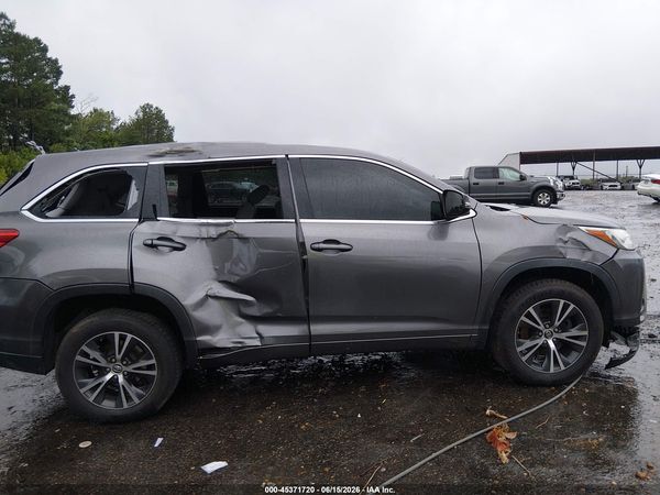 2017 TOYOTA HIGHLANDER LE