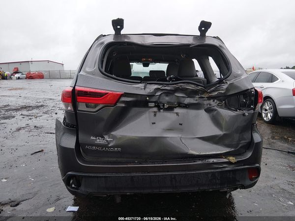 2017 TOYOTA HIGHLANDER LE