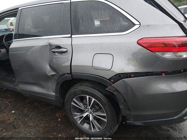 2017 TOYOTA HIGHLANDER LE