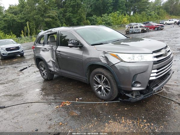 2017 TOYOTA HIGHLANDER LE