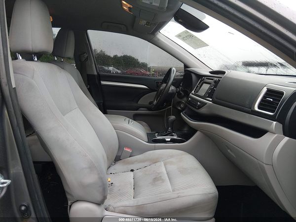2017 TOYOTA HIGHLANDER LE
