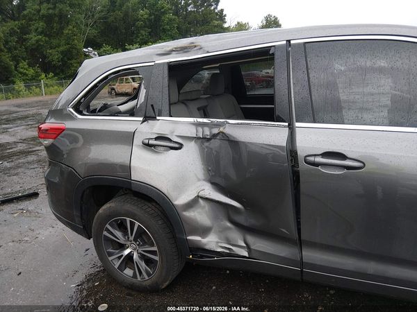 2017 TOYOTA HIGHLANDER LE