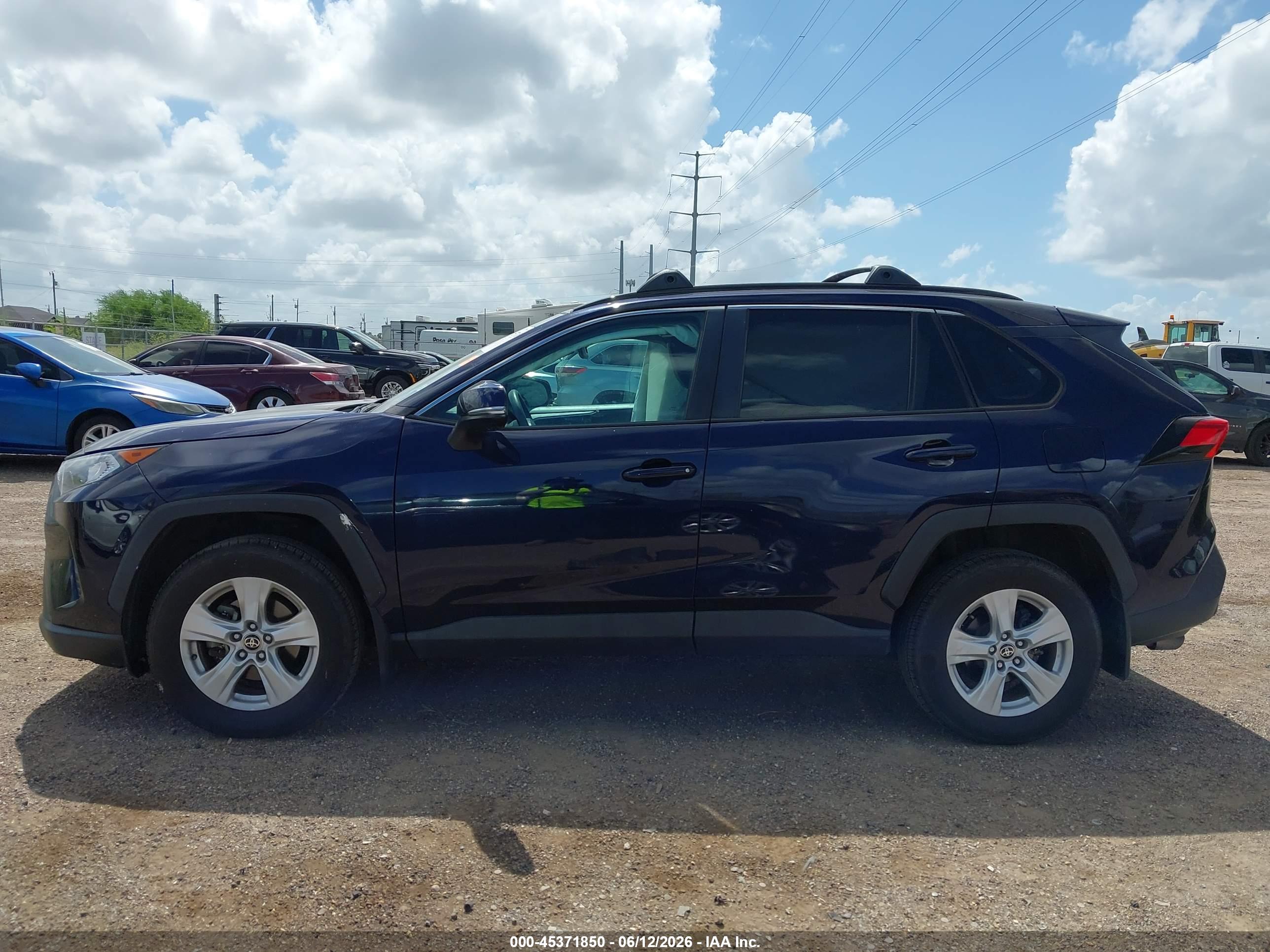 2021 TOYOTA RAV4 XLE