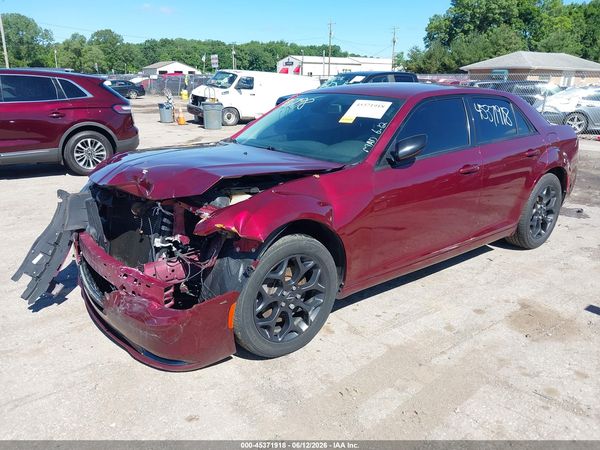2019 CHRYSLER 300 — I2
