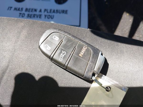 2019 CHRYSLER 300 TOURING AWD — I11