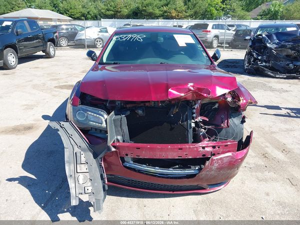 2019 CHRYSLER 300 TOURING AWD — I115