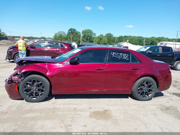 2019 CHRYSLER 300 TOURING AWD — I117