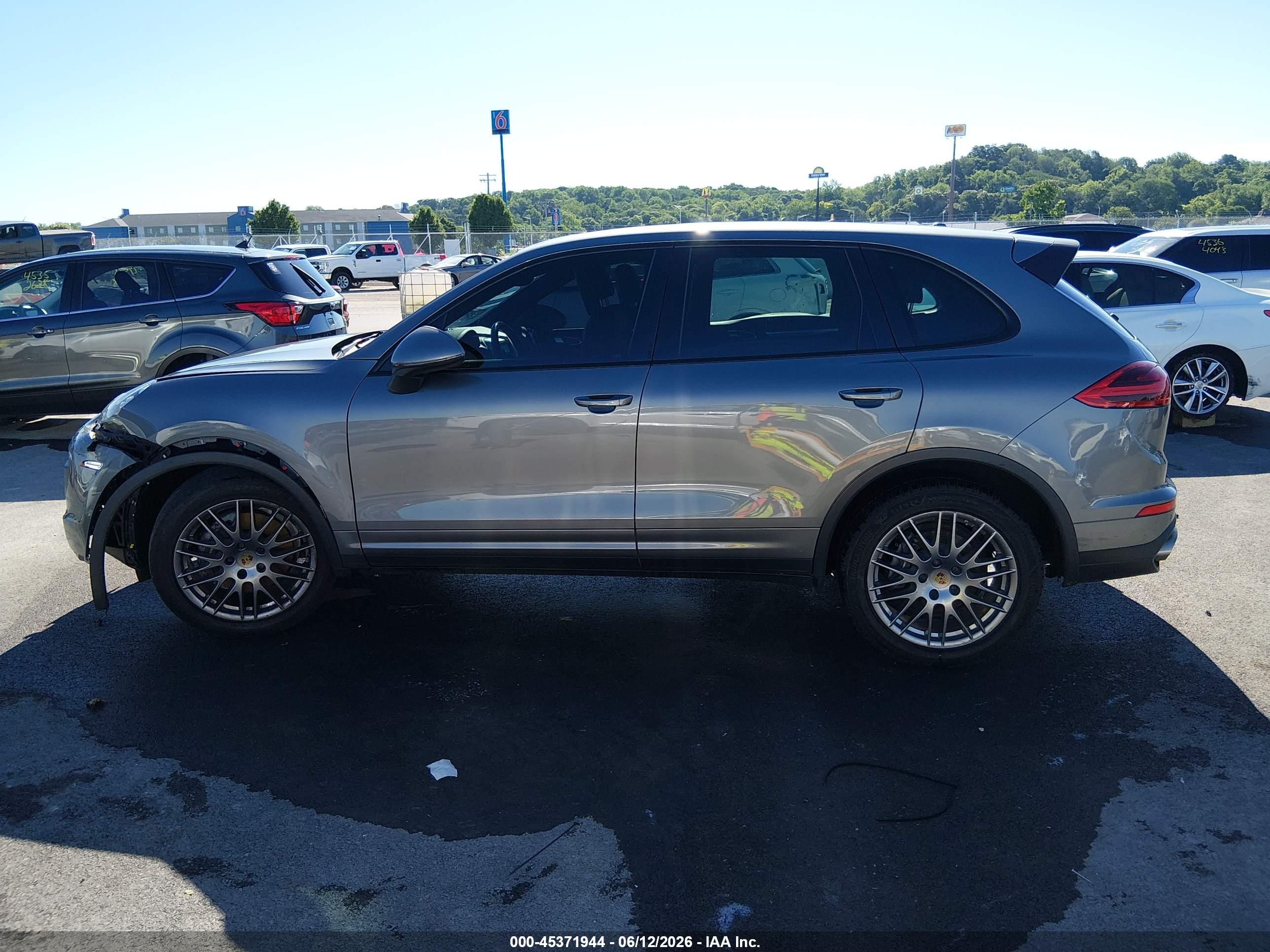 2016 PORSCHE CAYENNE