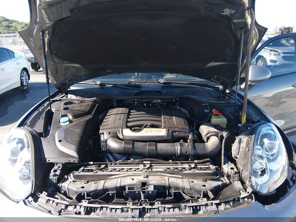 2016 PORSCHE CAYENNE