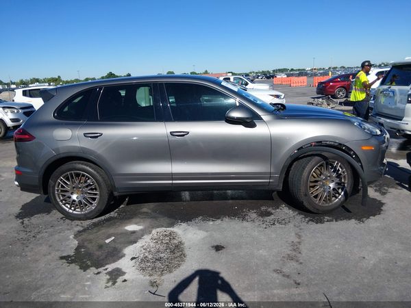 2016 PORSCHE CAYENNE