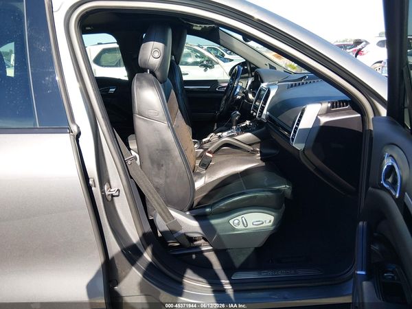 2016 PORSCHE CAYENNE