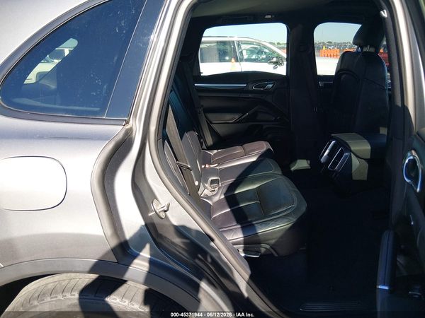 2016 PORSCHE CAYENNE