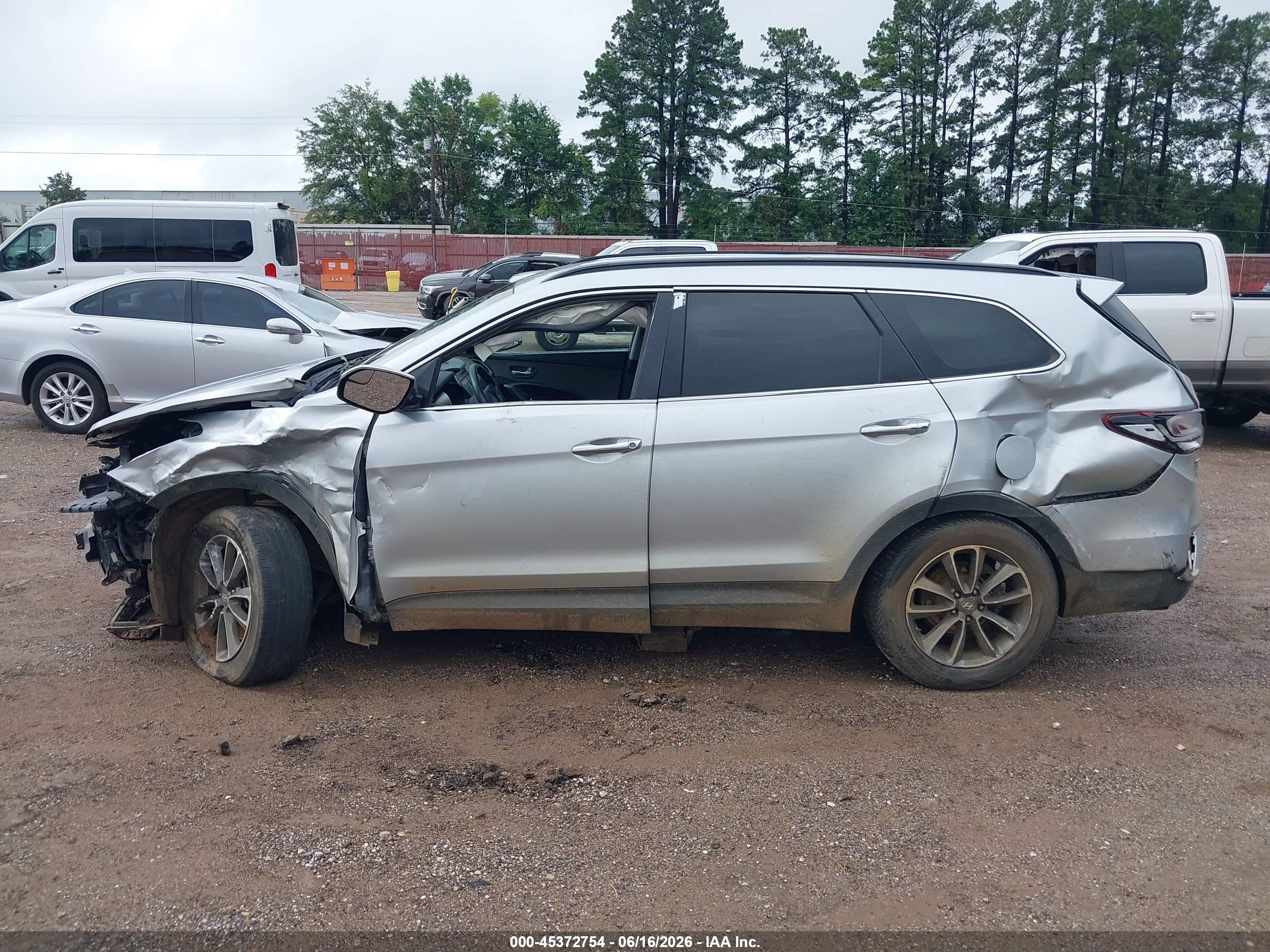 2017 HYUNDAI SANTA FE SE