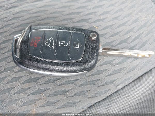 2017 HYUNDAI SANTA FE SE