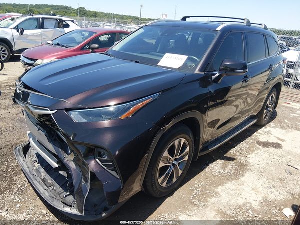 2022 TOYOTA HIGHLANDER XLE