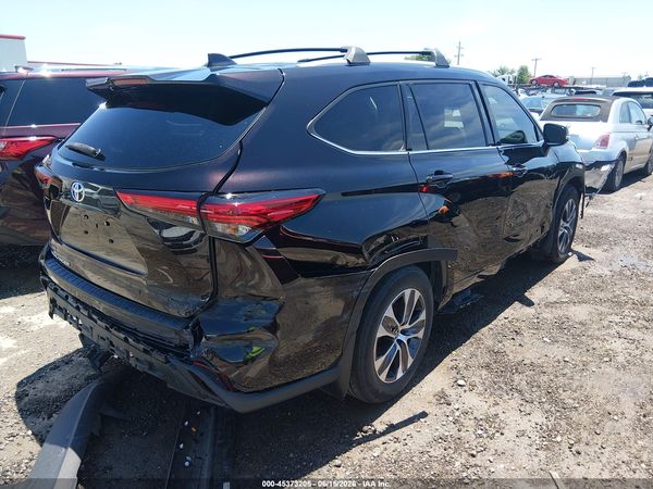 2022 TOYOTA HIGHLANDER XLE