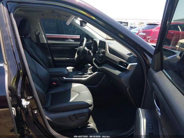 2022 TOYOTA HIGHLANDER XLE