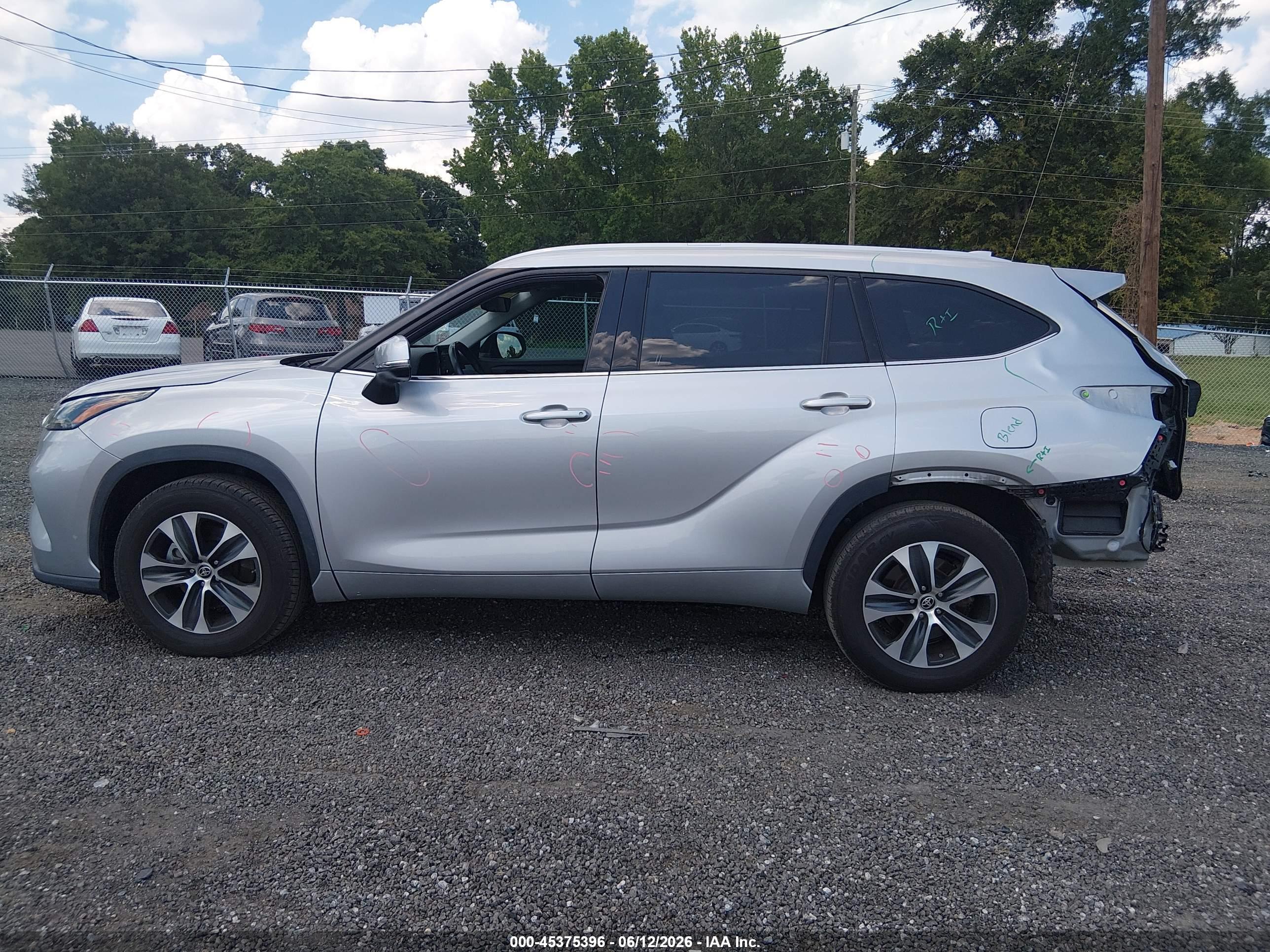 2022 TOYOTA HIGHLANDER XLE