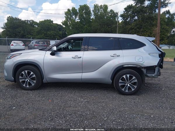 2022 TOYOTA HIGHLANDER XLE