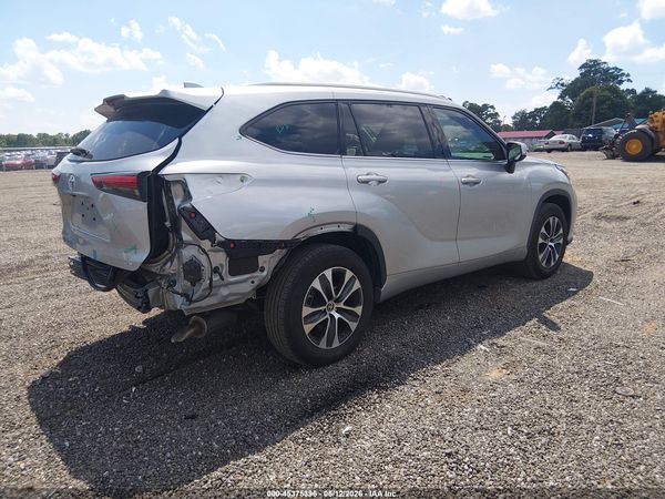 2022 TOYOTA HIGHLANDER XLE