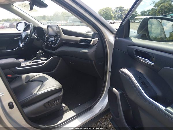 2022 TOYOTA HIGHLANDER XLE