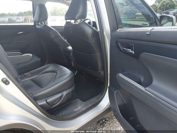 2022 TOYOTA HIGHLANDER XLE