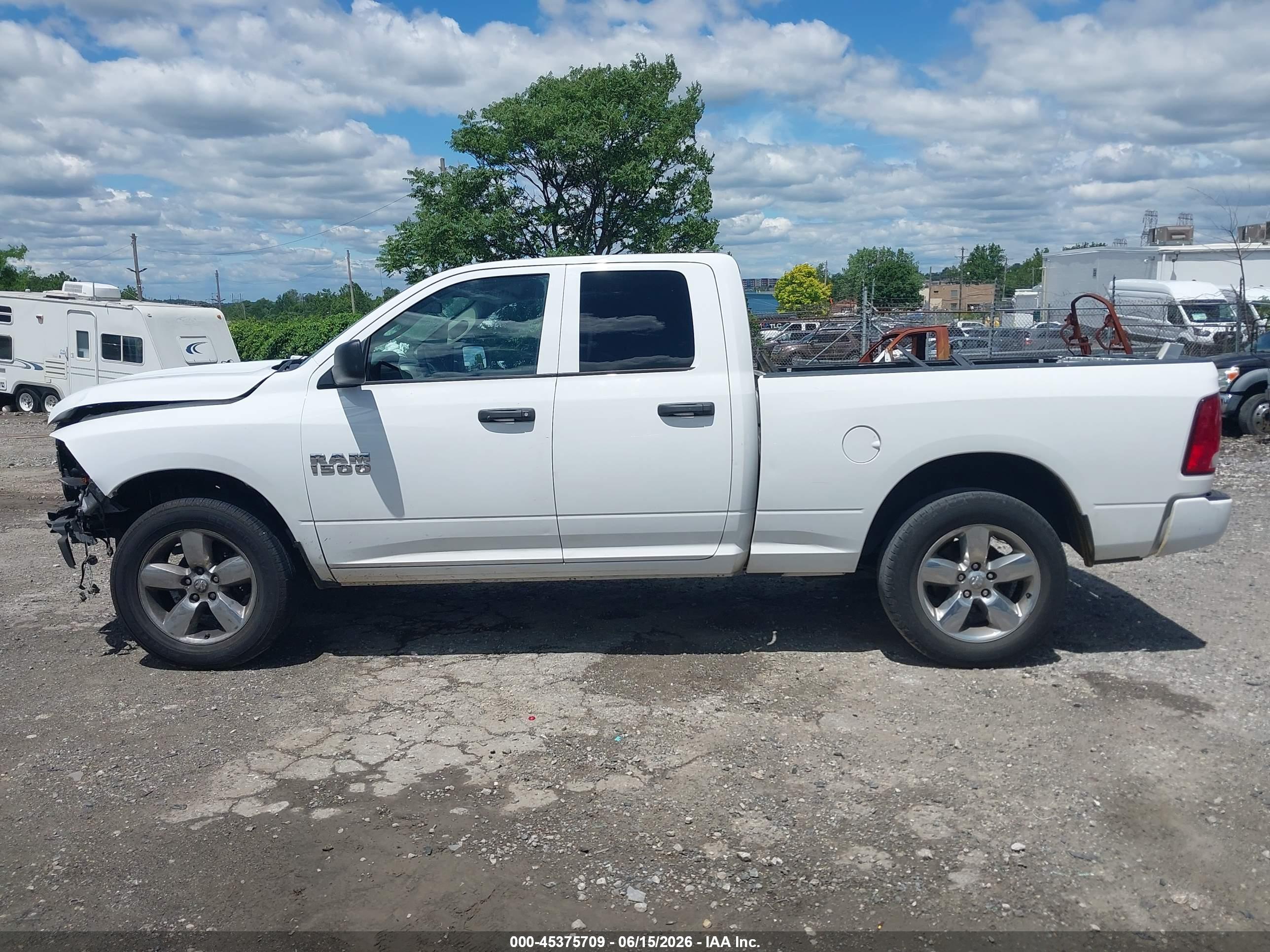 2018 RAM 1500 EXPRESS  4X4 6'4 BOX