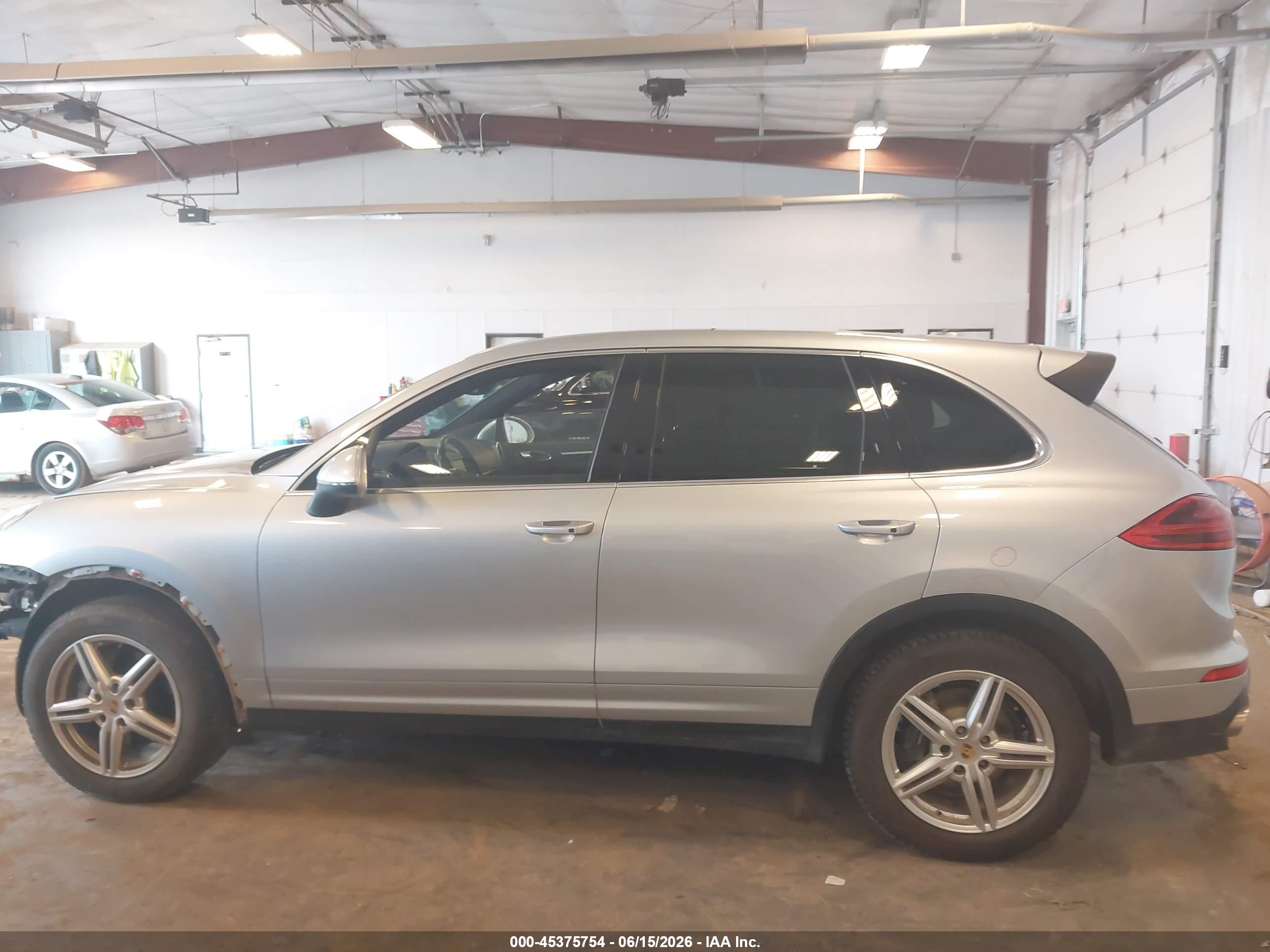 2016 PORSCHE CAYENNE