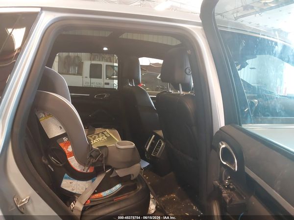 2016 PORSCHE CAYENNE