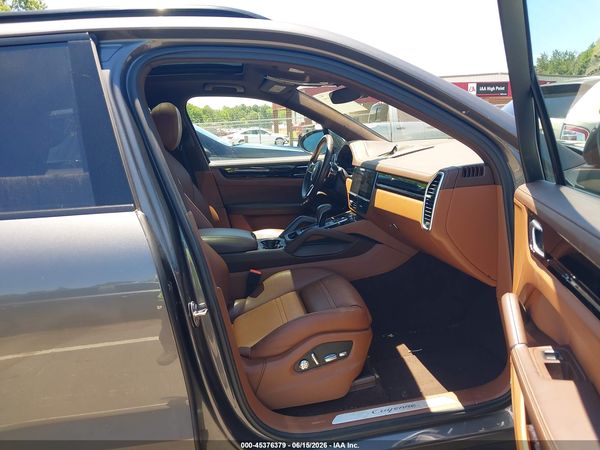 2019 PORSCHE CAYENNE