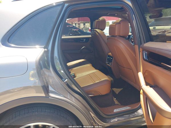 2019 PORSCHE CAYENNE