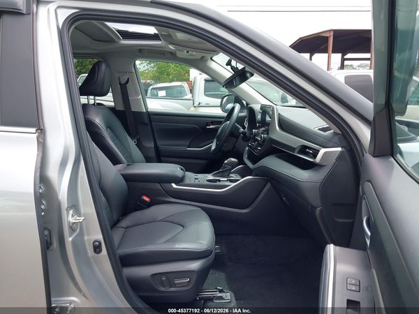 2024 TOYOTA HIGHLANDER XLE