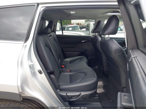 2024 TOYOTA HIGHLANDER XLE