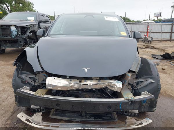 2025 TESLA MODEL Y