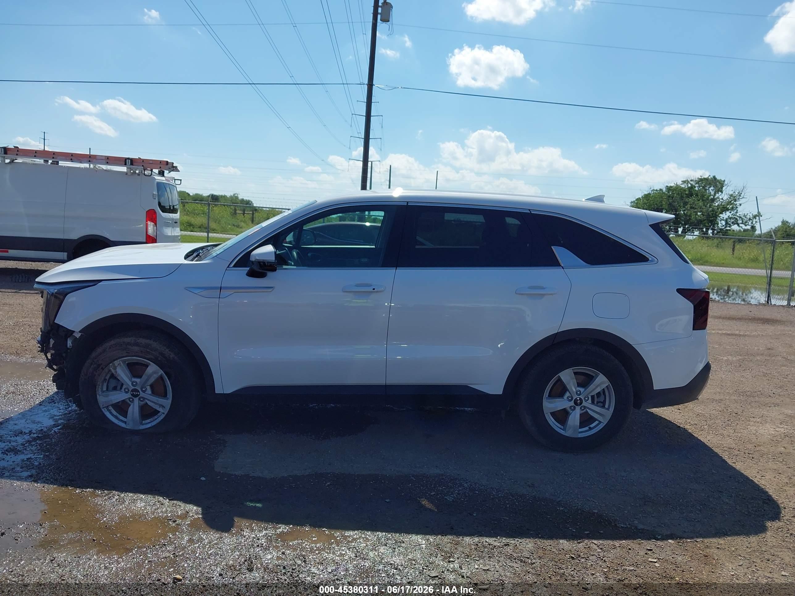 2025 KIA SORENTO LX