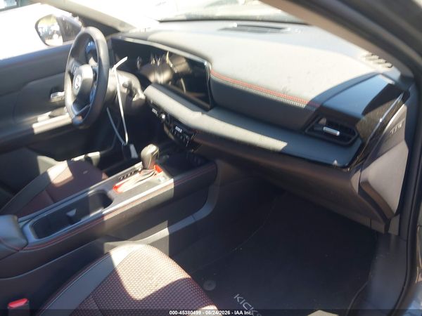 2026 NISSAN KICKS SR — I5