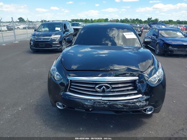 2016 INFINITI QX70