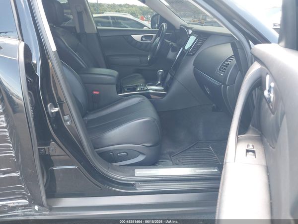2016 INFINITI QX70