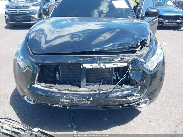 2016 INFINITI QX70