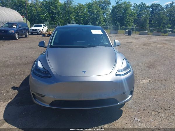 2025 TESLA MODEL Y