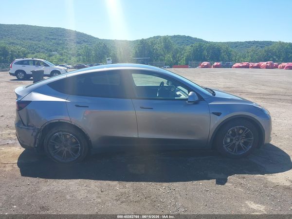 2025 TESLA MODEL Y