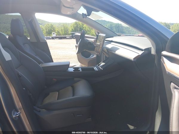 2025 TESLA MODEL Y