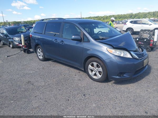 2015 TOYOTA SIENNA LE 8 PASSENGER
