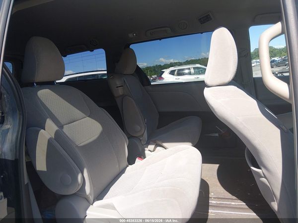 2015 TOYOTA SIENNA LE 8 PASSENGER