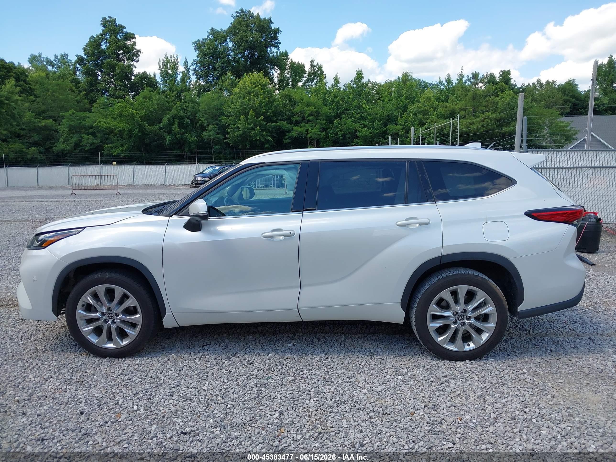 2022 TOYOTA HIGHLANDER LIMITED