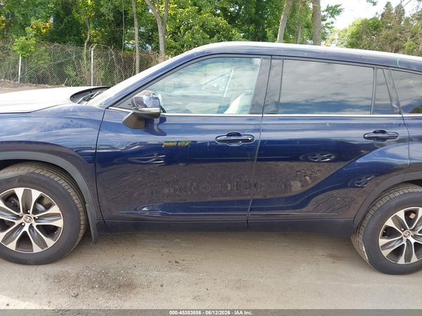 2021 TOYOTA HIGHLANDER XLE