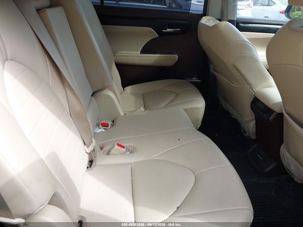 2021 TOYOTA HIGHLANDER XLE