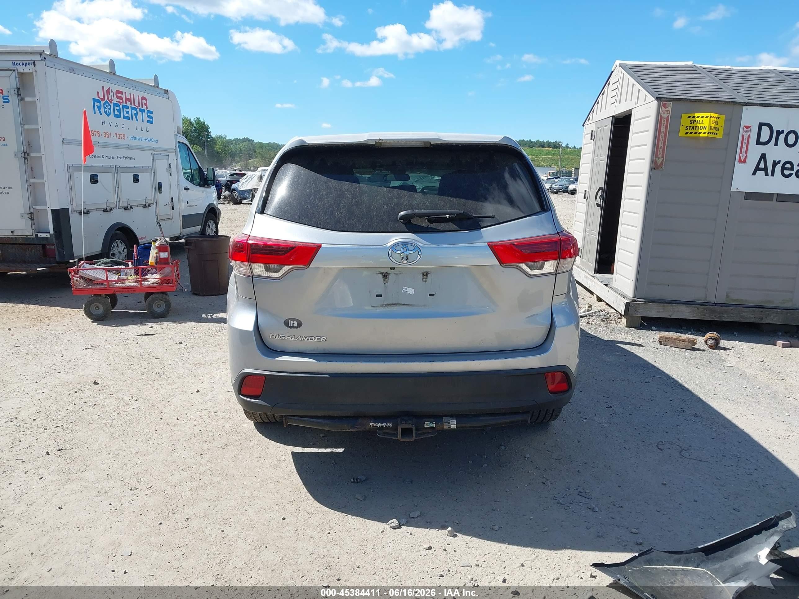 2017 TOYOTA HIGHLANDER LE