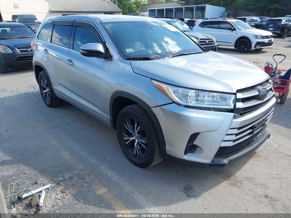 2017 TOYOTA HIGHLANDER LE